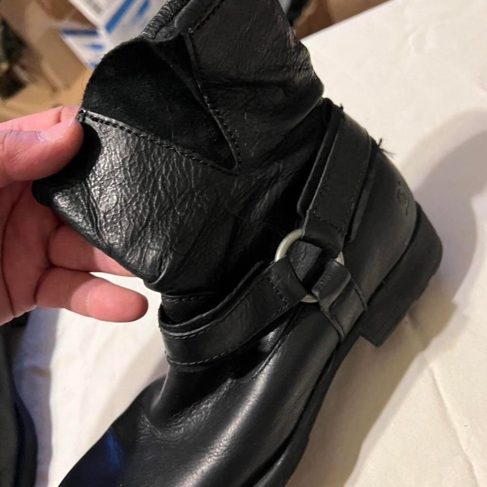 Born Womens 8M Black Leather Moto Ankle Boots Harness Side Zip F12803 CKG16